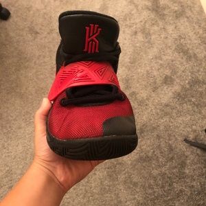 Kyrie flytrap 3
